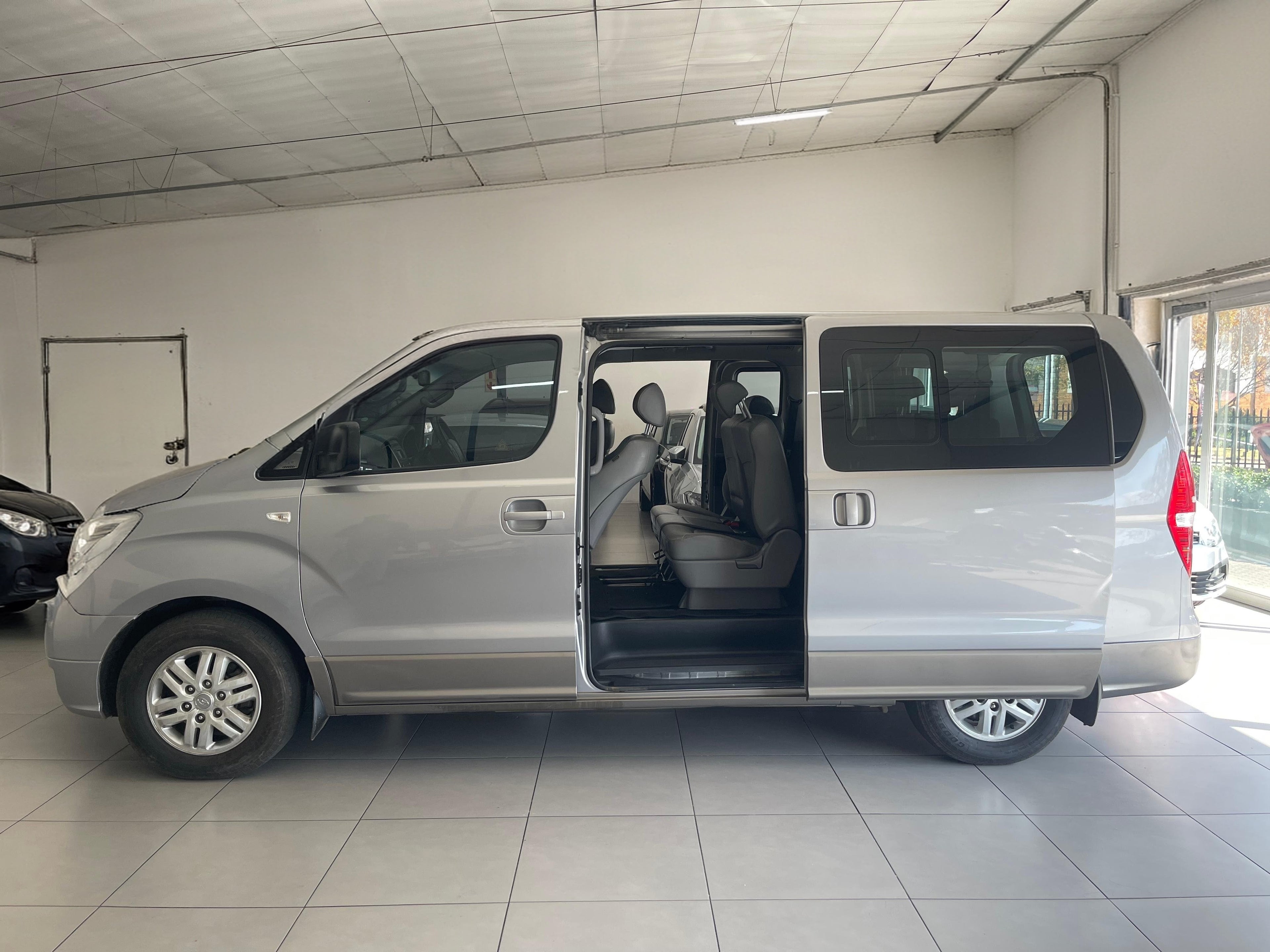 2016 Hyundai H1 2.5 crdi Auto with 153000km