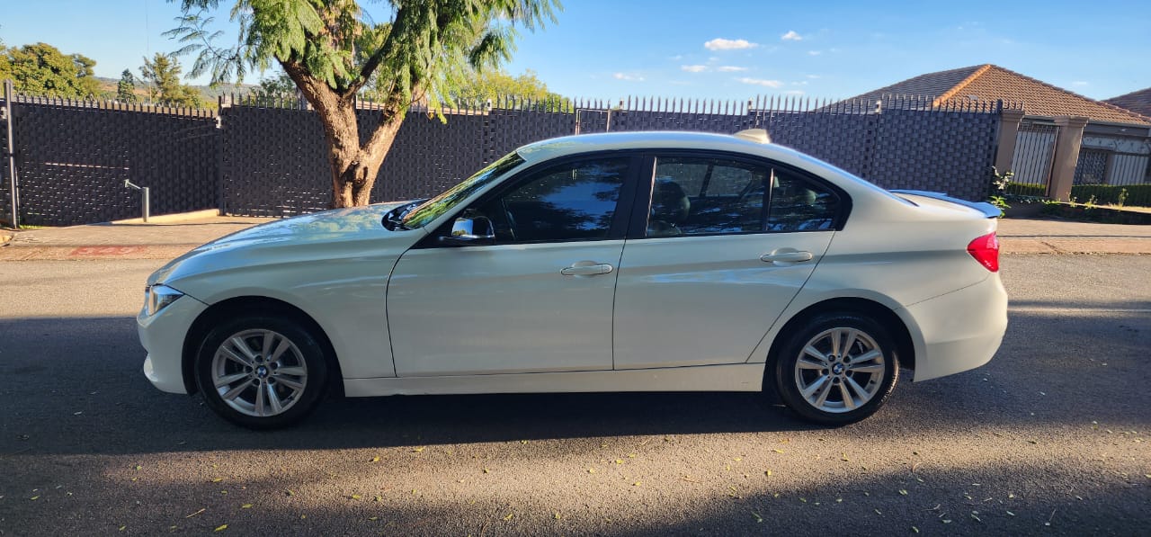 2016 BMW 318i Auto with 249999km