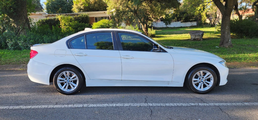 2016 BMW 318i Auto with 249999km