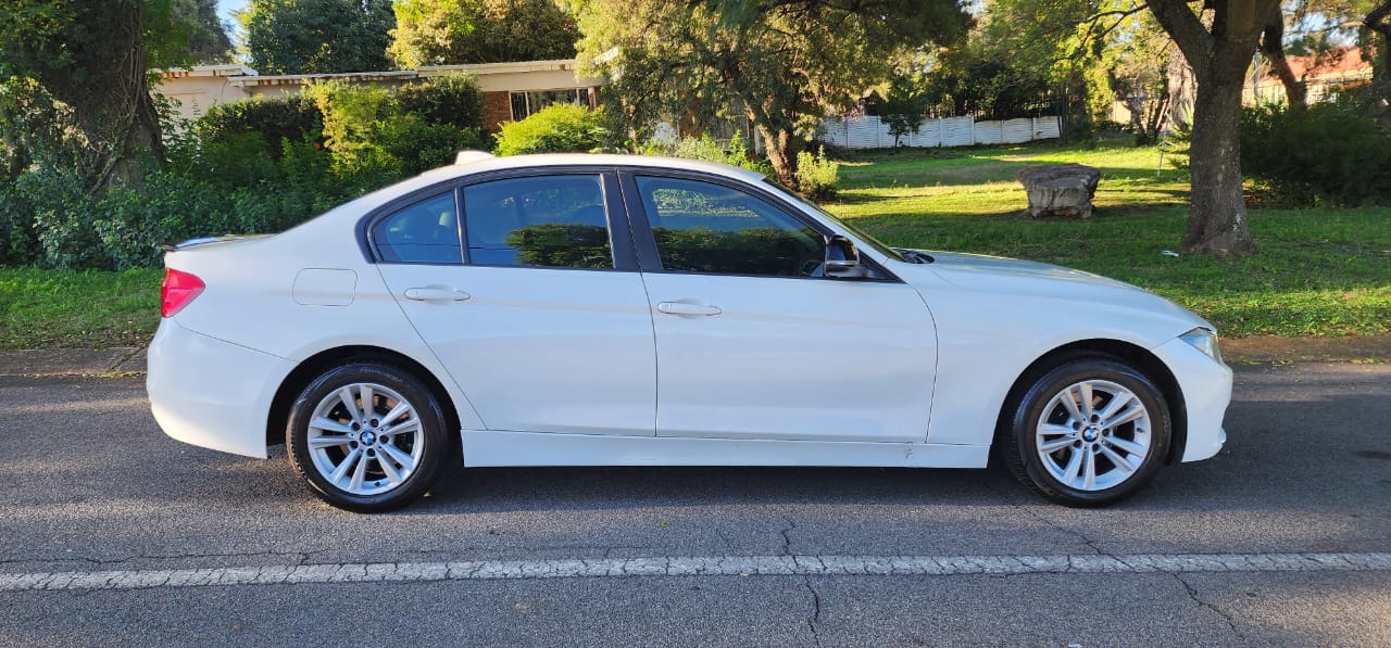 2016 BMW 318i Auto with 249999km