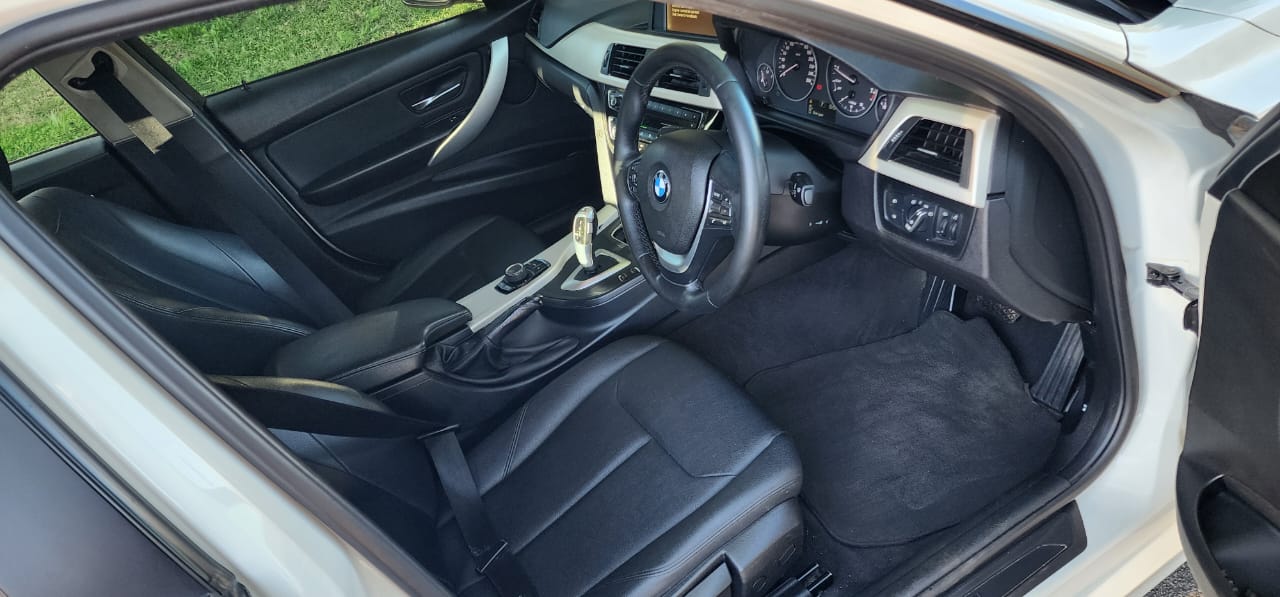 2016 BMW 318i Auto with 249999km