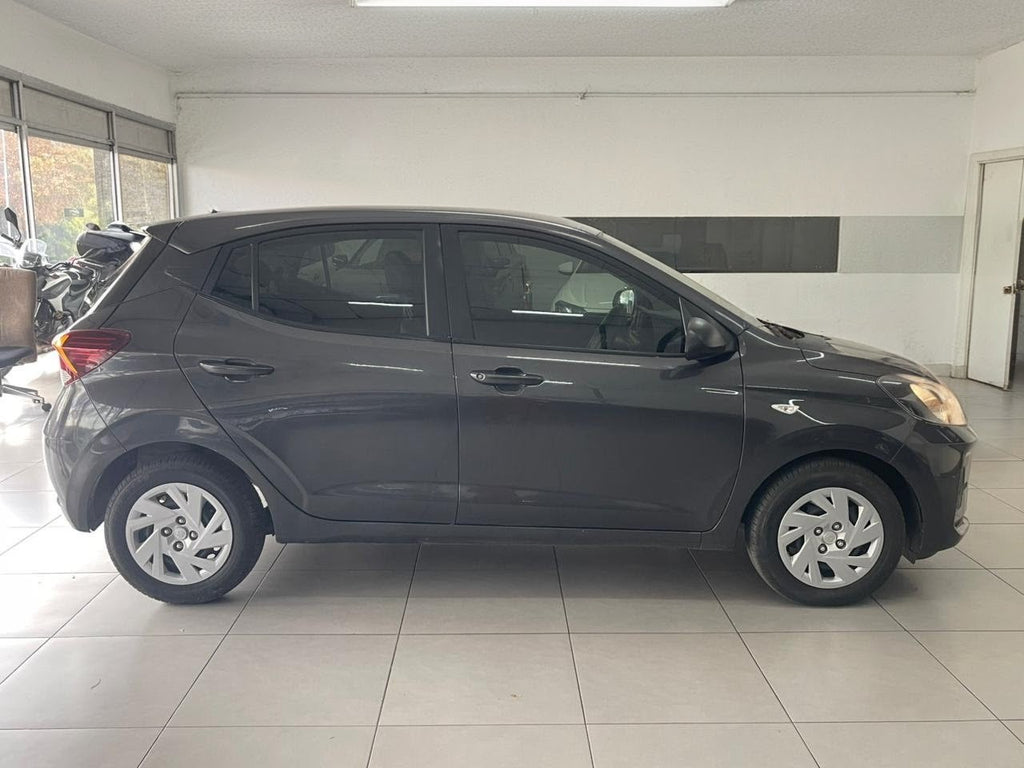2025 Hyundai Grand i10 1.2 Manual with 33000kms