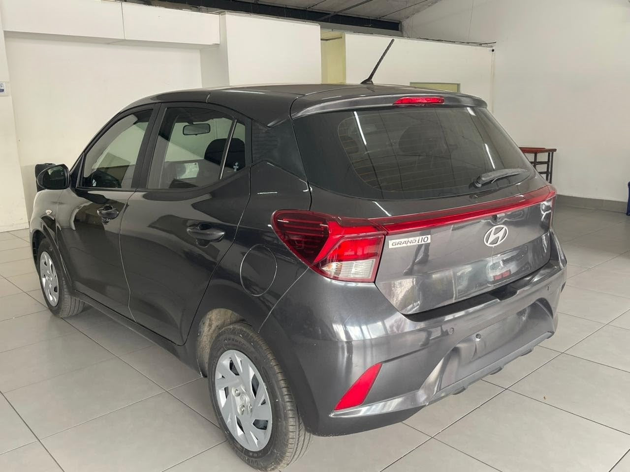 2025 Hyundai Grand i10 1.2 Manual with 33000kms