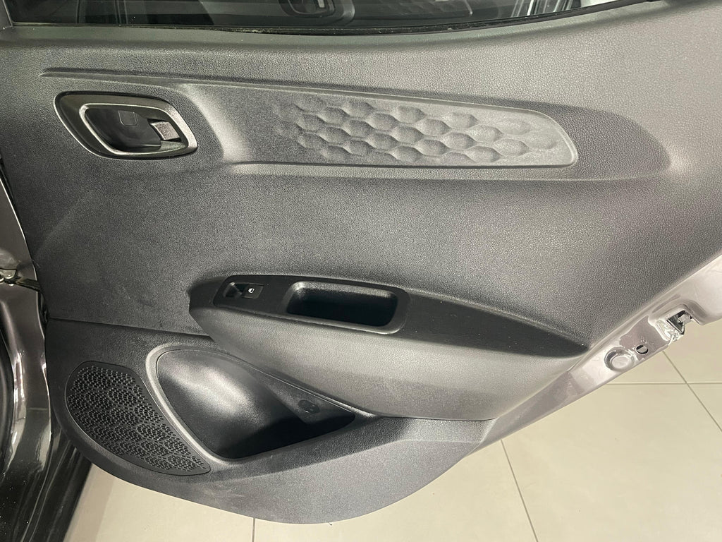 2025 Hyundai Grand i10 1.2 Manual with 33000kms