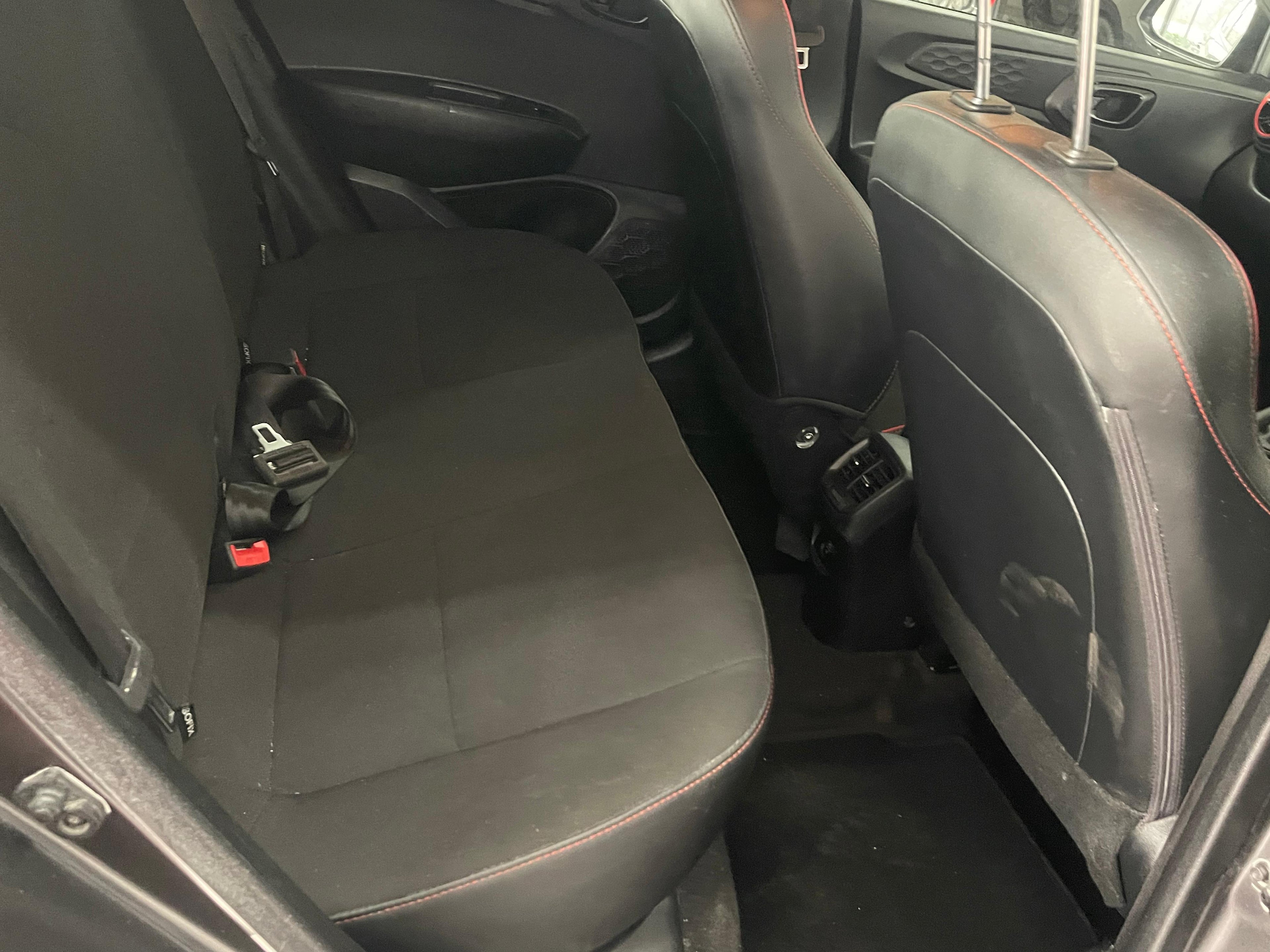 2025 Hyundai Grand i10 1.2 Manual with 33000kms