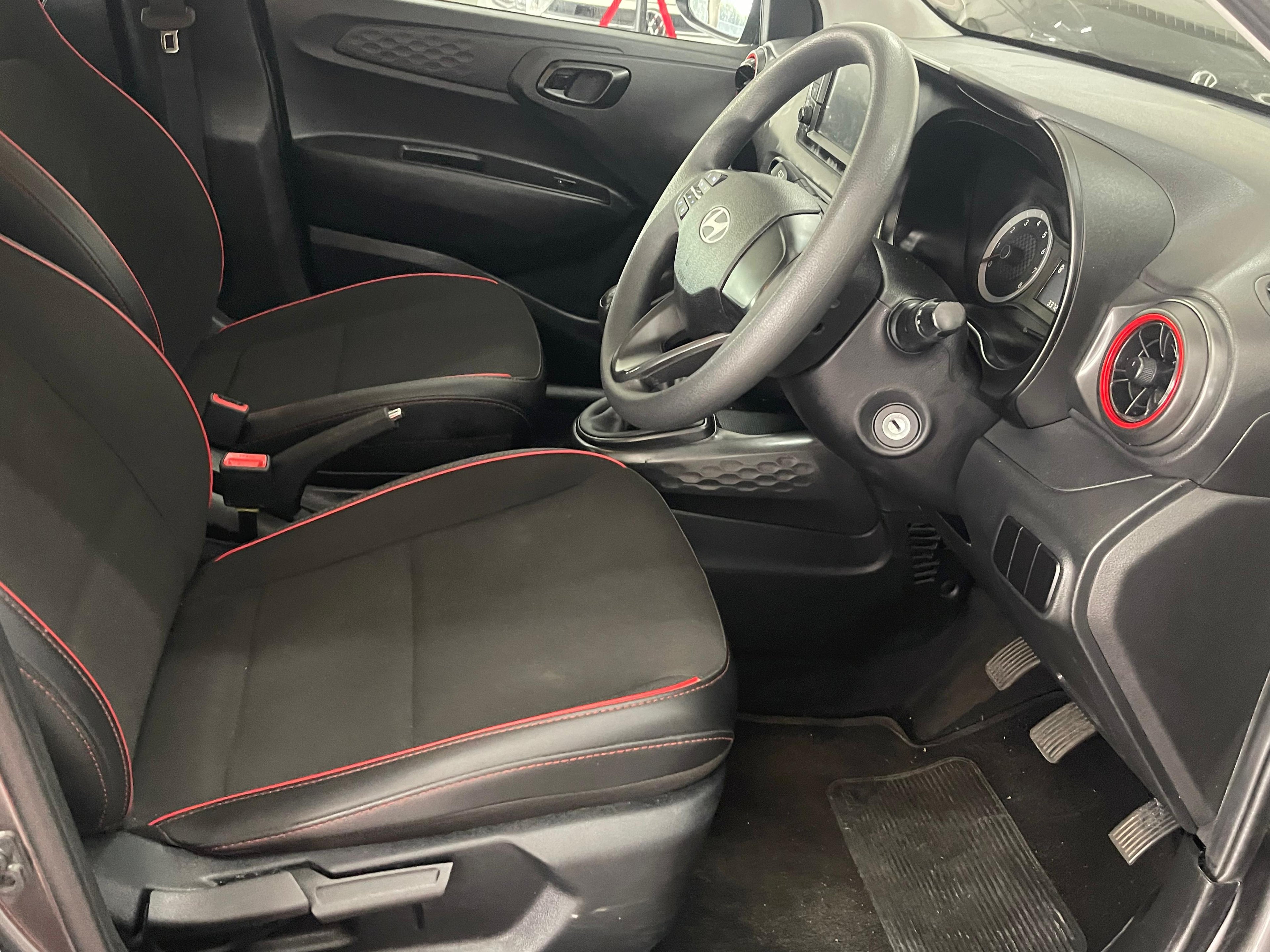 2025 Hyundai Grand i10 1.2 Manual with 33000kms