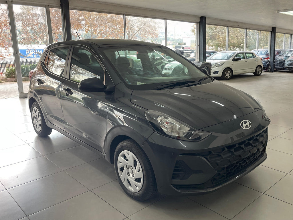 2025 Hyundai Grand i10 1.2 Manual with 33000kms