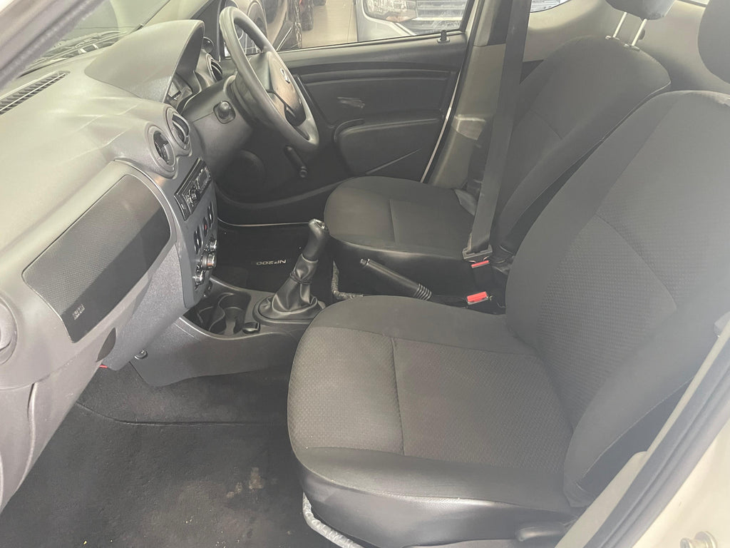 2021 Nissan Np200 1.6i safety pack