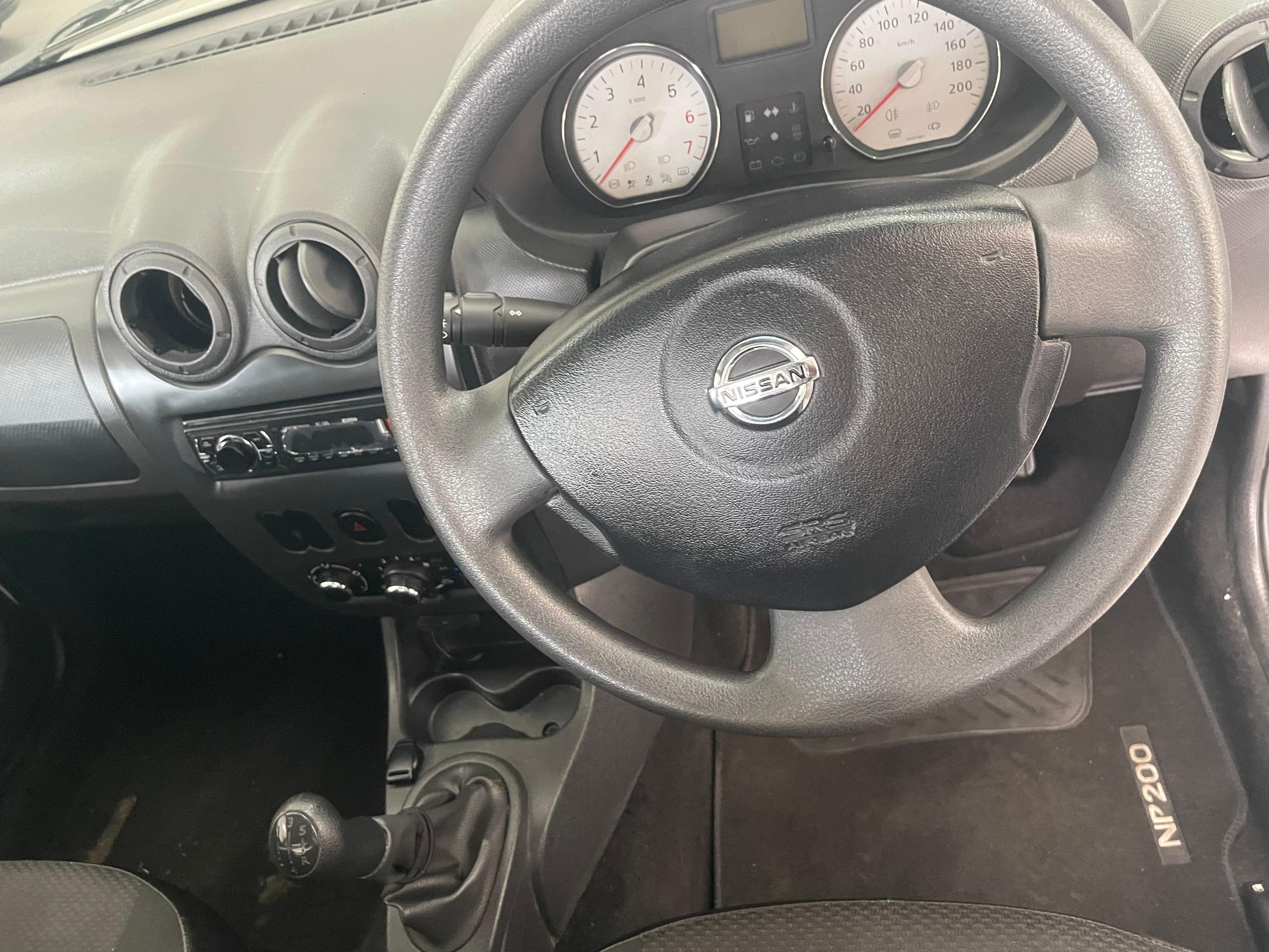 2021 Nissan Np200 1.6i safety pack