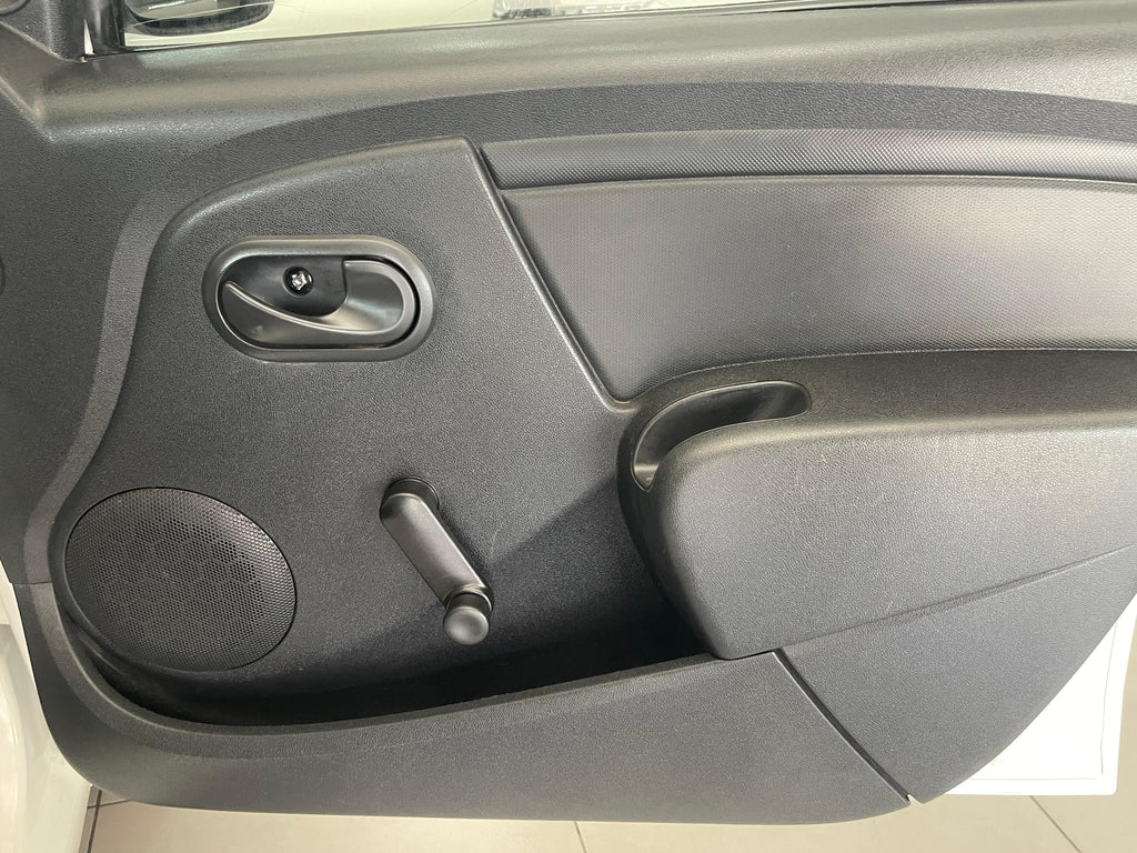 2021 Nissan Np200 1.6i safety pack