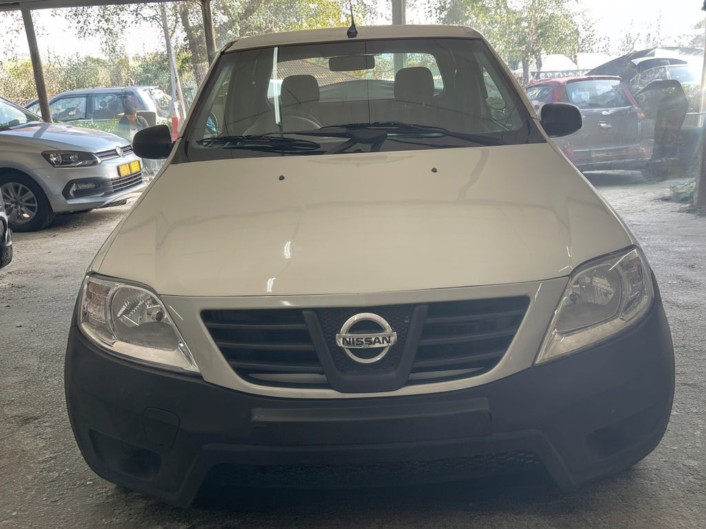 2021 Nissan Np200 1.6i safety pack