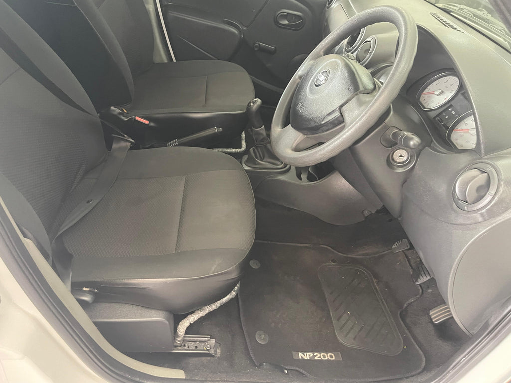 2021 Nissan Np200 1.6i safety pack